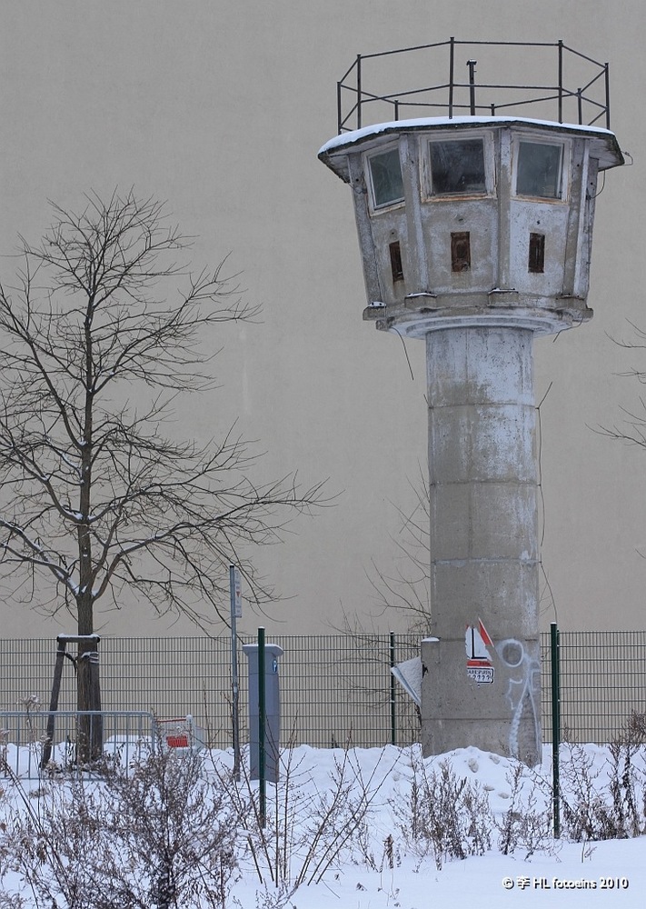 Erna-Berger-Strasse, Berlin, Germany, fotoeins.com