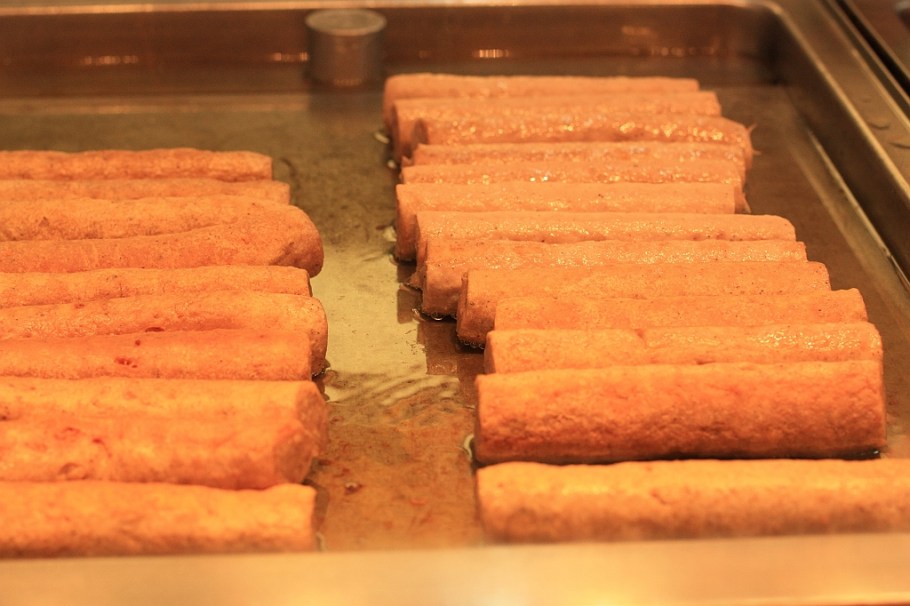 Bratwurst ohne Darm, Currywurst at Curry 61, Curry 61, Berlin Mitte, Germany, Hauptstadt, Deutschland, fotoeins.com