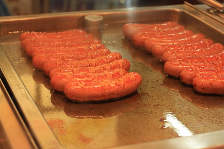 Bratwurst mit Darm, Currywurst at Curry 61, Curry 61, Berlin Mitte, Germany, Hauptstadt, Deutschland, fotoeins.com