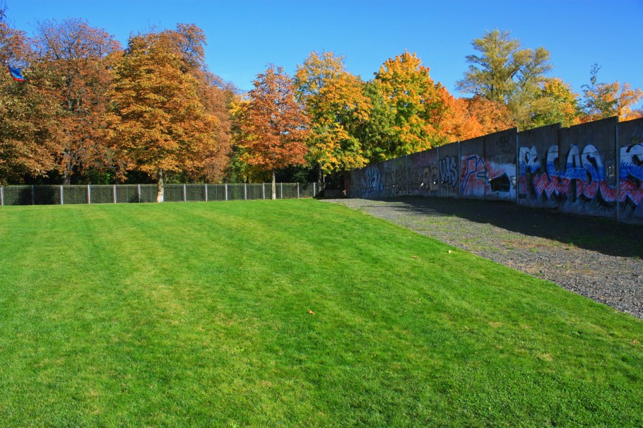 Gedenkstaette Berliner Mauer, Berlin Wall Memorial, Bernauer Strasse, Berliner Mauer, Berlin Wall, Berlin, Germany, fotoeins.com