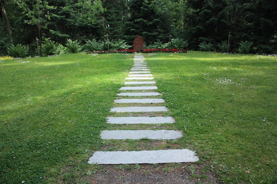 Skogskappellet, Woodland Chapel, Skogskyrkogarden, Woodland Cemetery, Stockholm, Sweden, fotoeins.com