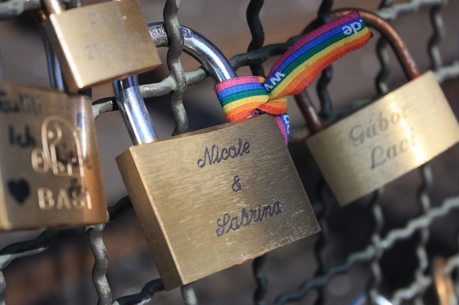 Love locks: Hohenzollern Bridge, Cologne, Germany