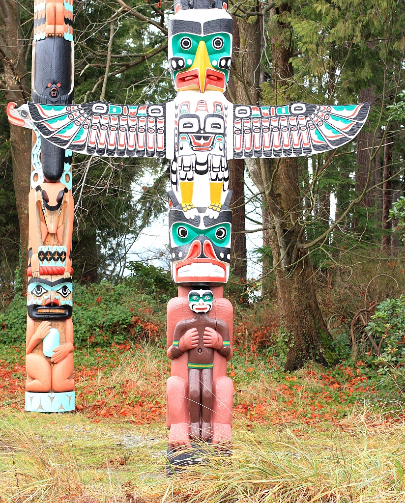 Totem poles at Brockton Point, Stanley Park, Vancouver, BC, Canada, fotoeins.com