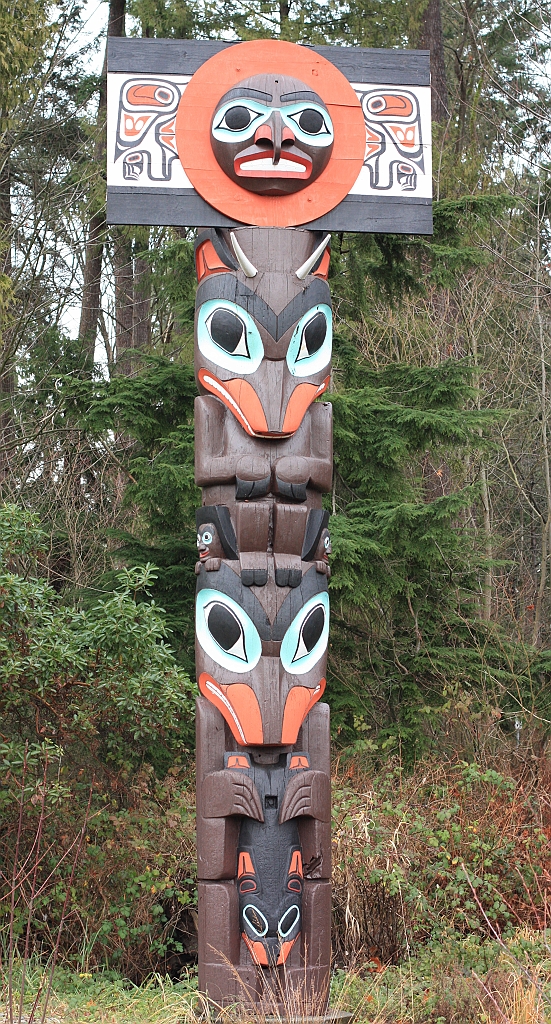 Totem poles at Brockton Point, Stanley Park, Vancouver, BC, Canada, fotoeins.com