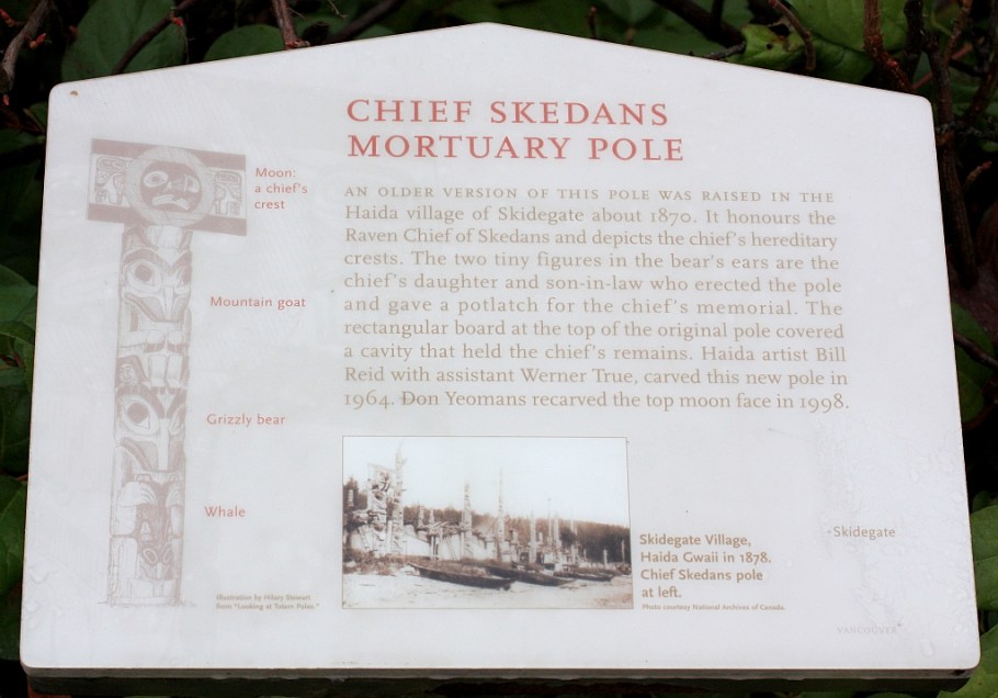 Chief Skedans mortuary pole, totem pole, Brockton Point, Stanley Park, Vancouver, Canada Chief Skedans mortuary pole, totem pole, Brockton Point, Stanley Park, Vancouver, Canada