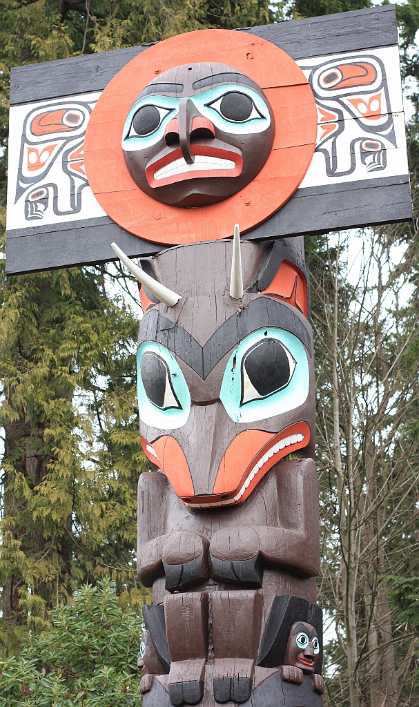 Totem poles at Brockton Point, Stanley Park, Vancouver, BC, Canada, fotoeins.com