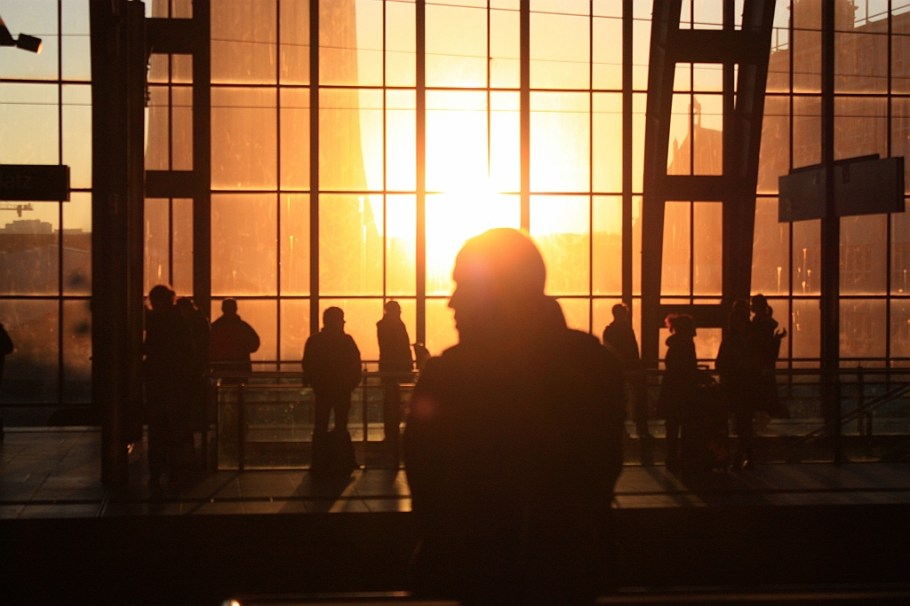 Afternoon rush, Alexanderplatz, commuters, Pendler, Bahnhof, S+U Alexanderplatz, Berlin, Germany, fotoeins.com