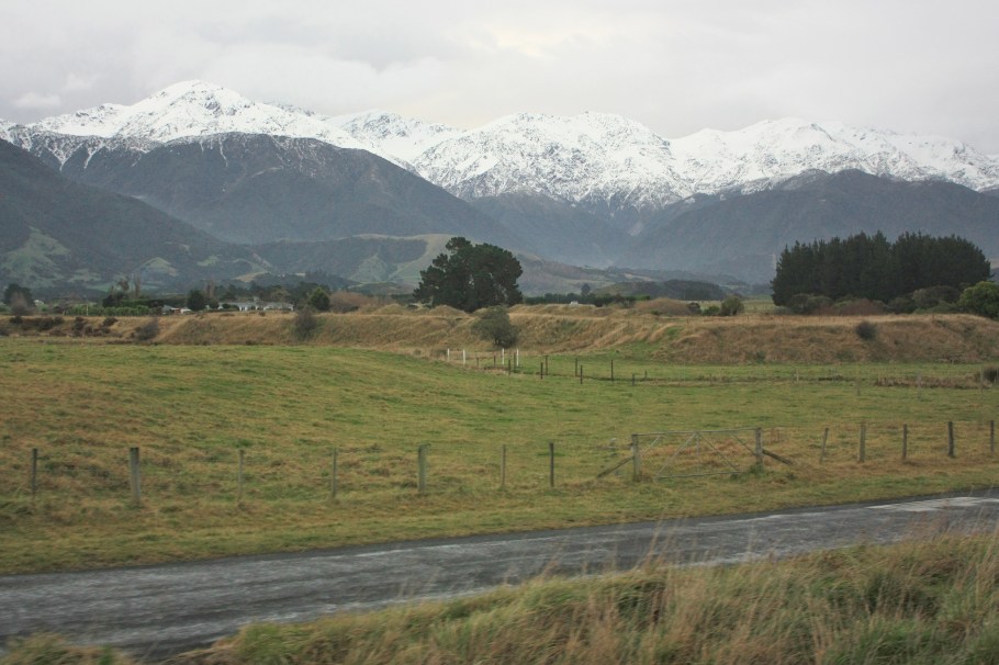 Seaward Kaikoura mountain range, on KiwiRail Coastal Pacific train, Picton to Christchurch, South Island, New Zealand, fotoeins.com