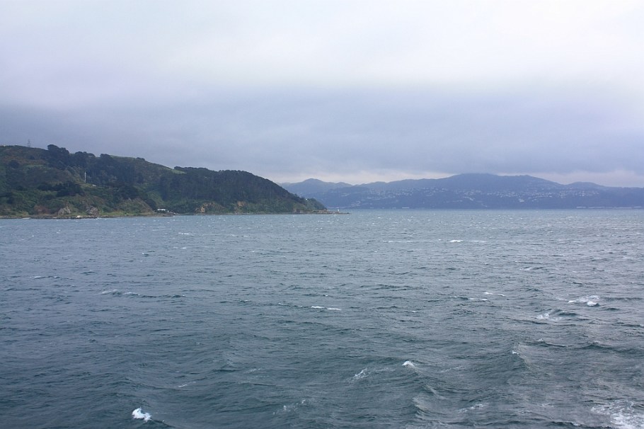 Past Seatoun into Breaker Bay, on board "Kaitaki" Interislander ferry from Wellington to Picton, New Zealand, fotoeins.com