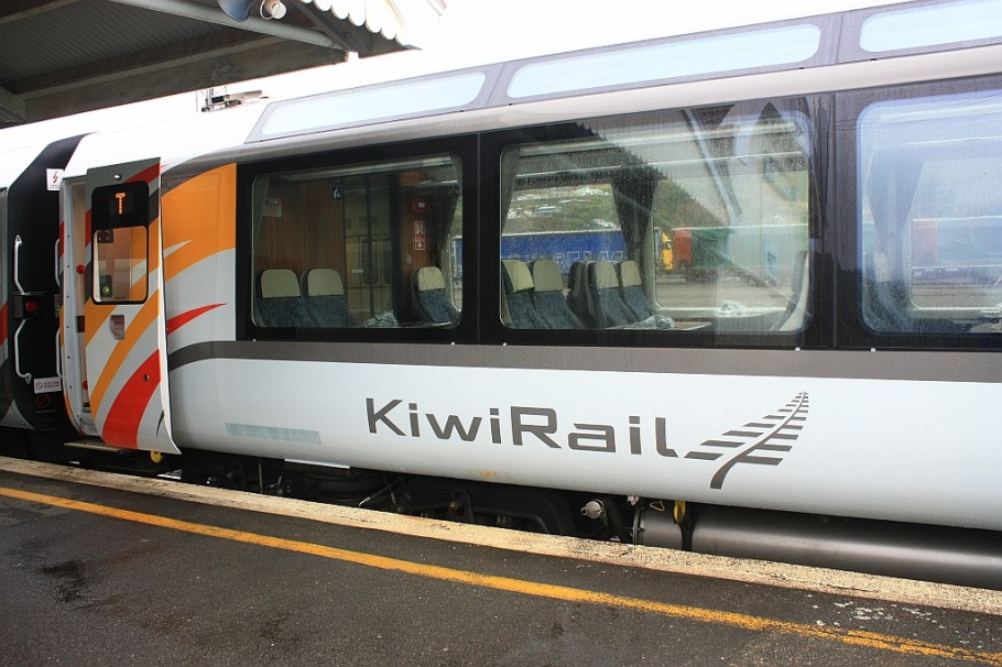 KiwiRail Coastal Pacific train, Picton to Christchurch, South Island, New Zealand, fotoeins.com