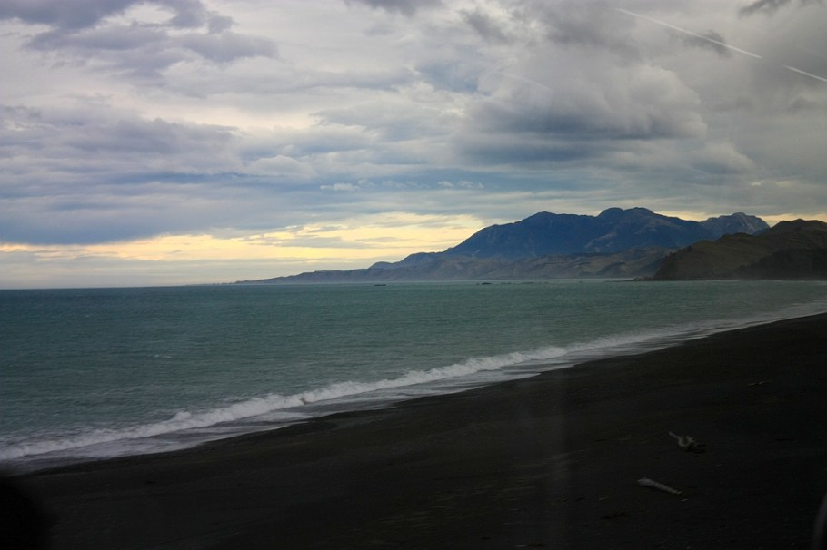 Coastline near Wharanui, Marlborough to Canterbury, on KiwiRail Coastal Pacific train, Picton to Christchurch, South Island, New Zealand, fotoeins.com