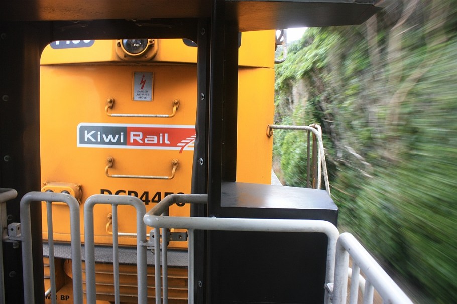 KiwiRail Coastal Pacific train, Picton to Christchurch, South Island, New Zealand, fotoeins.com