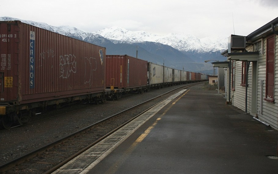 Kaikoura station, on KiwiRail Coastal Pacific train, Picton to Christchurch, South Island, New Zealand, fotoeins.com