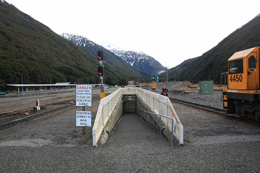 Arthur's Pass, from TranzAlpine train from Christchurch to Greymouth, fotoeins.com