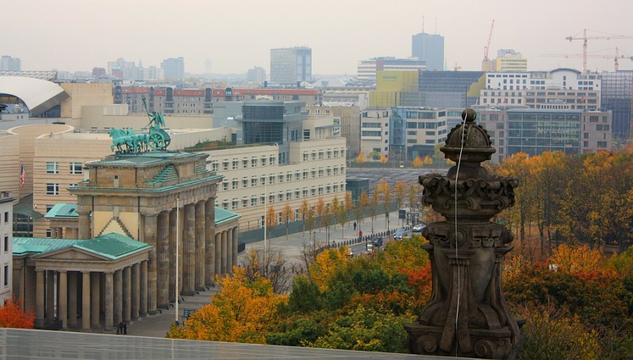 Brandenburger Tor, Amerikanische Botschaft, American Embassy, Tiergarten Berlin, Germany, fotoeins.com