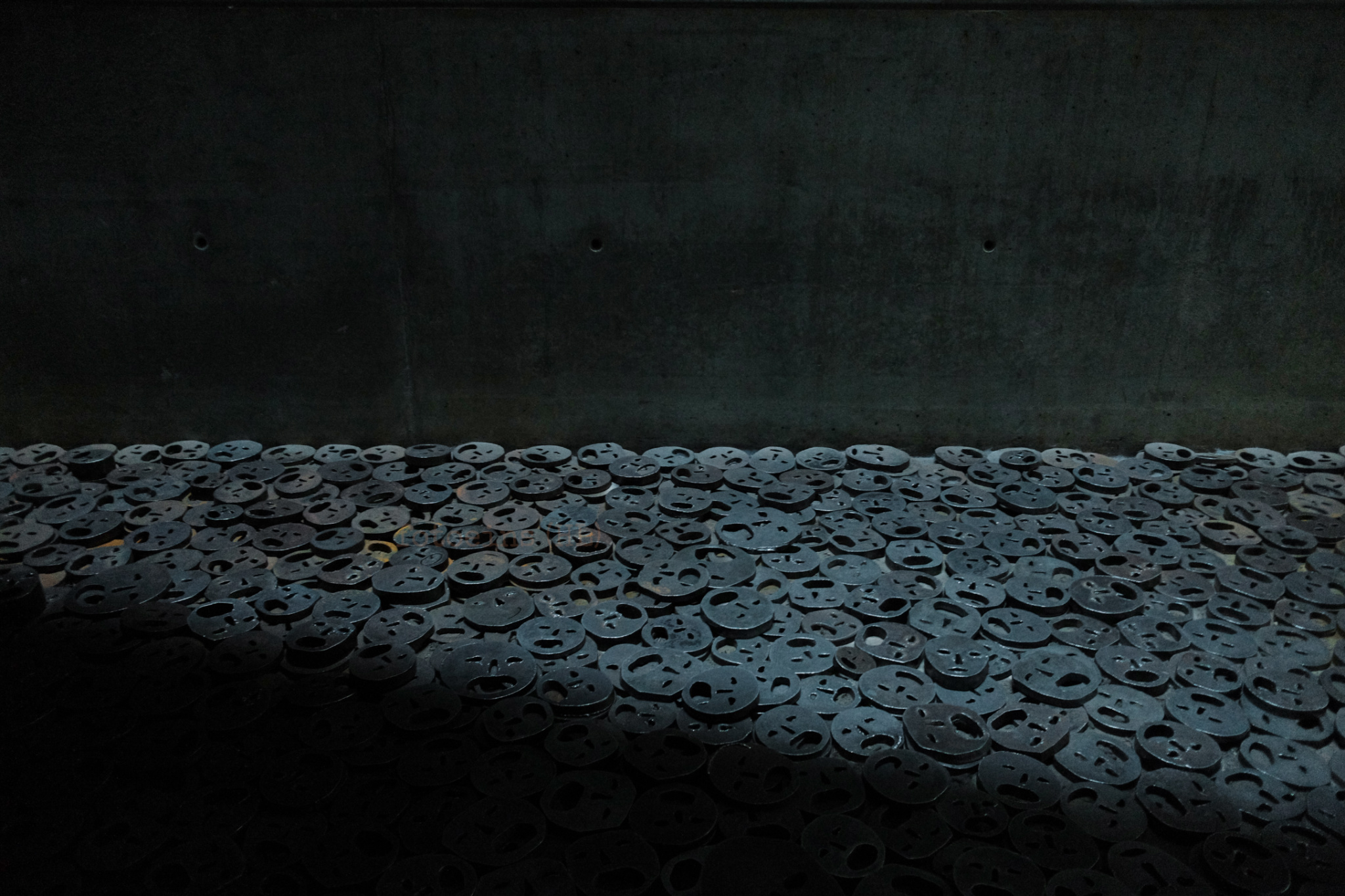 Schalechet, Shalekhet, Fallen Leaves, Menashe Kadishman, Memory Void, Daniel Libeskind, Jewish Museum Berlin, Berlin, Hauptstadt, Germany, Deutschland, fotoeins.com