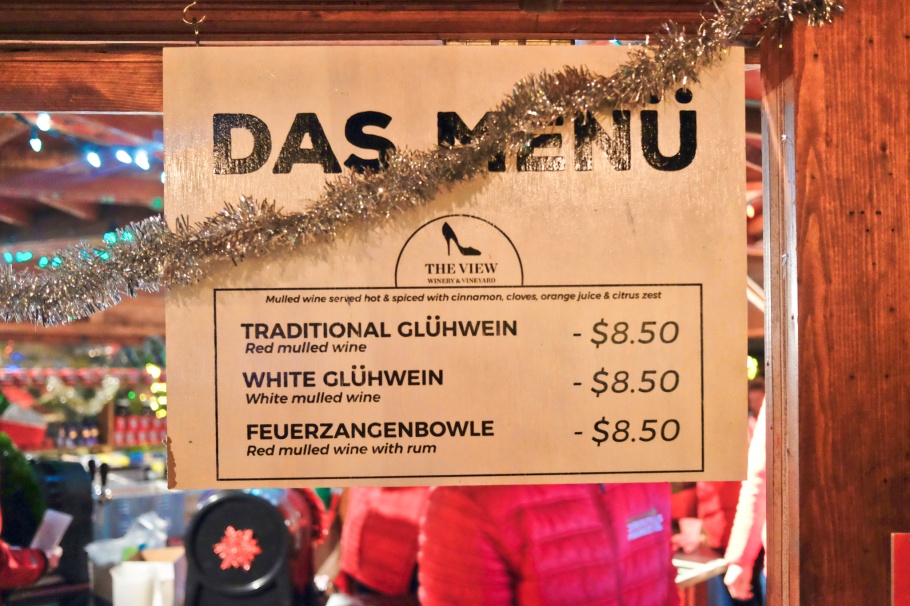 Glühwein, Vancouver Christmas Market, Jack Poole Plaza, Vancouver, BC, Canada, fotoeins.com