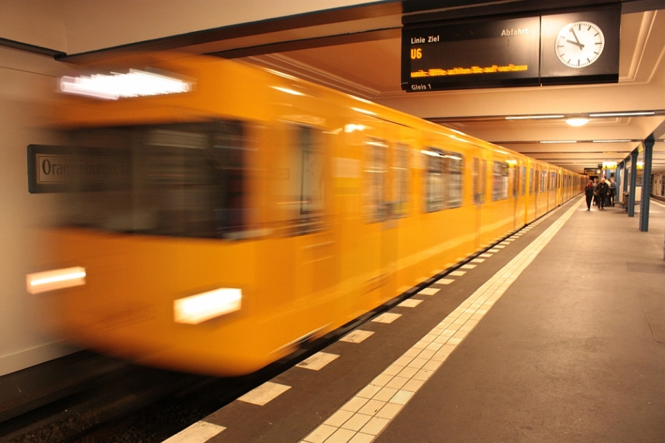 U6 train, Oranienburger Tor, Berlin, Germany, fotoeins.com