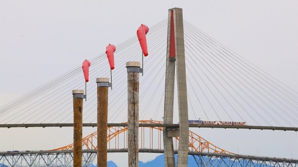 Skybridge, Pattullo Bridge, Westminster Pier Park, New Westminster, BC, Canada, fotoeins.com