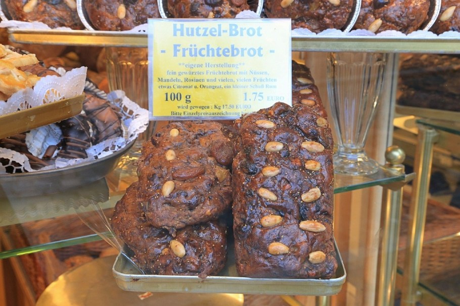 Weihnachten, Backwaren, Cafe Gundel, Karlsplatz, Hauptstrasse 212, Heidelberg, Germany, fotoeins.com