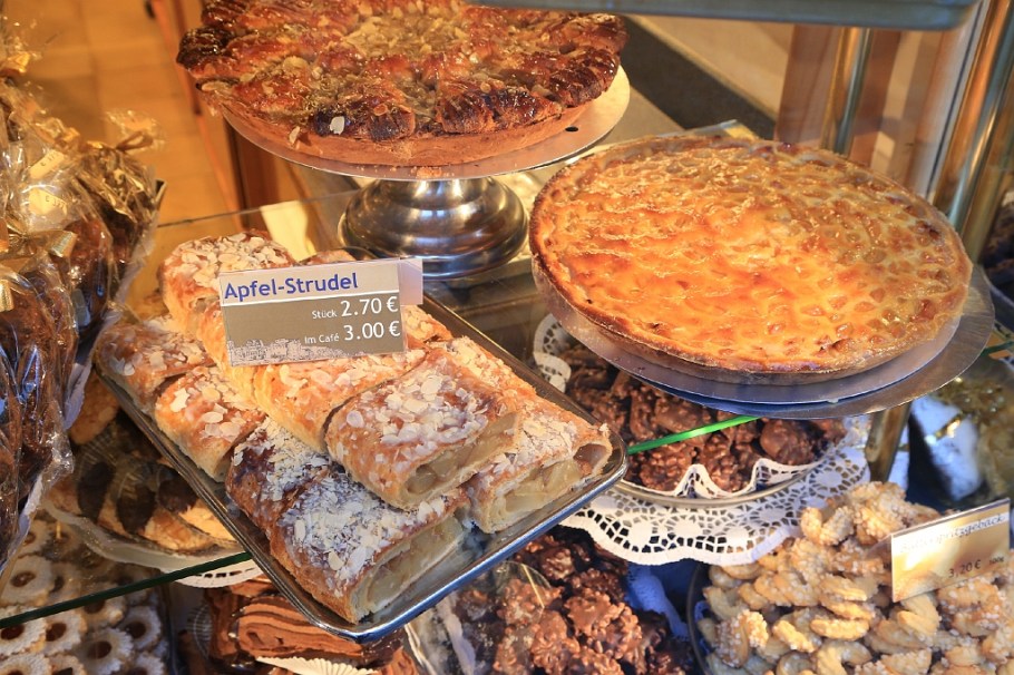 Weihnachten, Backwaren, Cafe Gundel, Karlsplatz, Hauptstrasse 212, Heidelberg, Germany, fotoeins.com