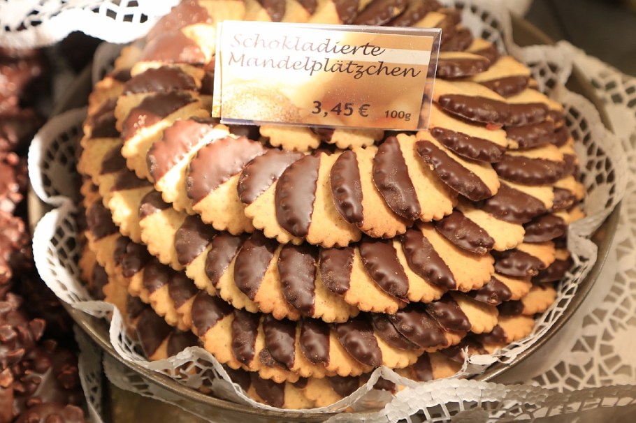 Weihnachten, Backwaren, Cafe Gundel, Karlsplatz, Hauptstrasse 212, Heidelberg, Germany, fotoeins.com