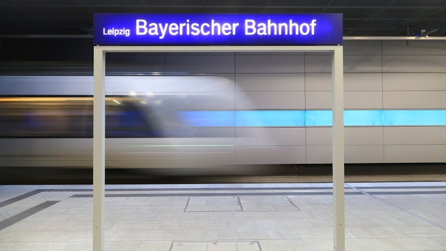Blue streak, Bayerischer Bhf, Leipzig, Germany, fotoeins.com