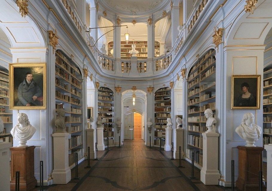 Towards front entrance to Rococo Hall Rokokosaal, Herzogin Anna Amalia Bibliothek, Rococo Hall, Duchess Anna Amalia Library, Weimar, Germany, UNESCO World Heritage Site, Weltkulturerbe, fotoeins.com