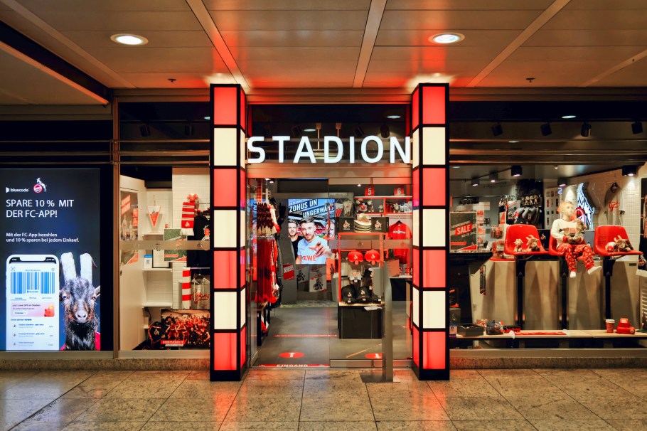 1. FC Köln, Köln Hauptbahnhof, Köln Hbf, Köln, Cologne, North Rhine Westphalia, Nordrhein-Westfalen, Germany, Deutschland, fotoeins.com