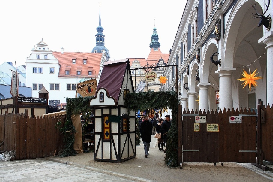 Mittelalter-Weihnacht im Stallhof, Weihnachtsmarkt, medieval Christmas, Residenzschloss, Dresden, Sachsen, Saxony, Germany, myRTW, fotoeins.com