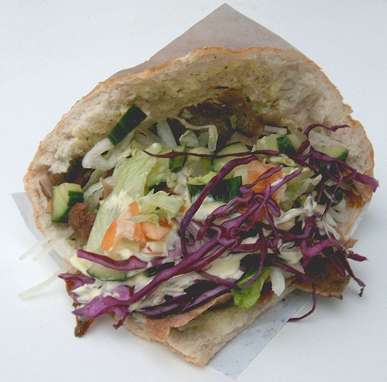 Döner kebap, photo by Sarazyn, Wikimedia, Creative Commons, CC3.0