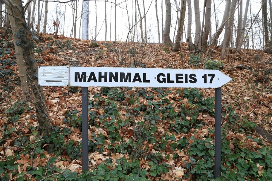 Mahnmal Gleis 17, Berlin Grunewald, Gueterbahnhof Grunewald, Bahnhof Grunewald, Memorial at platform 17, Grunewald station, Grunewald, Berlin, Germany, fotoeins.com