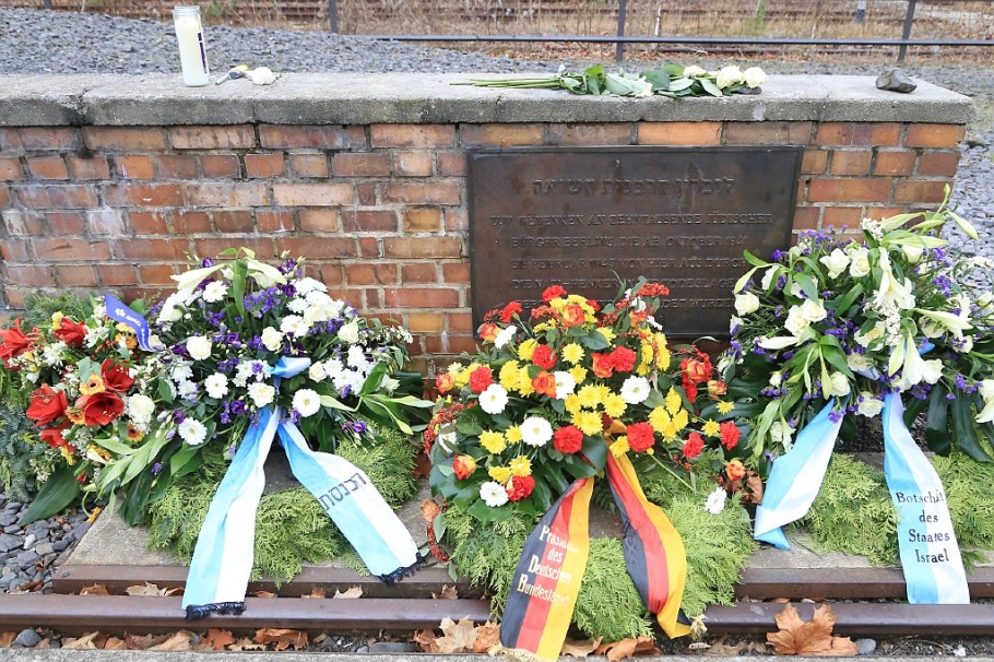 Mahnmal Gleis 17, Berlin Grunewald, Gueterbahnhof Grunewald, Bahnhof Grunewald, Memorial at track 17, Grunewald station, Grunewald, Berlin, Germany, fotoeins.com