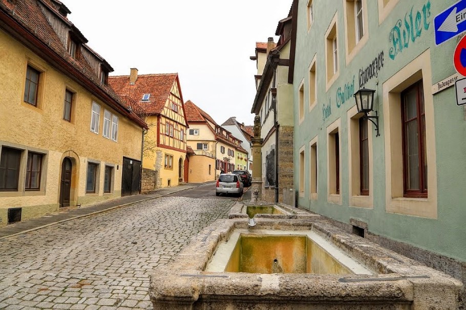 Judengasse Brunnen Ecke Klingengasse, D-5-71-193-319, Bayerisches Baudenkmal, Bavarian Cultural Heritage Monument, Jüdisches Wohnviertel, Jewish quarter, Judengasse, Altstadt, Rothenburg ob der Tauber, Germany, fotoeins.com