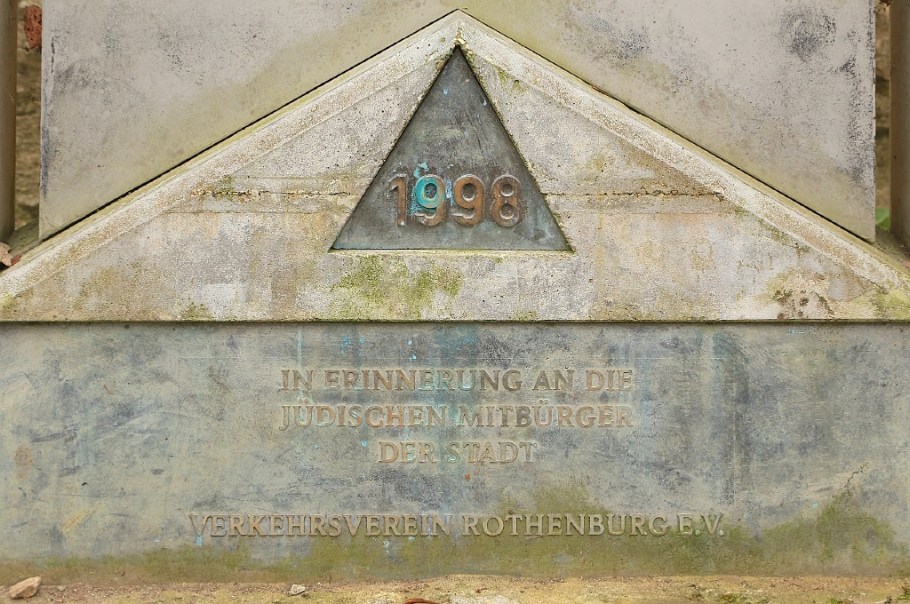 Pogrom-Gedenkstein, Burggarten, Altstadt, Rothenburg ob der Tauber, Germany, fotoeins.com
