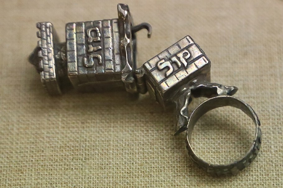 Judaica, Reichsstadtmuseum, Imperial City Museum, Altstadt, Rothenburg ob der Tauber, Germany, fotoeins.com