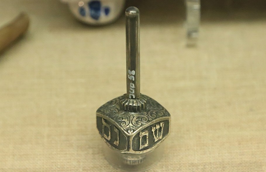Judaica, Reichsstadtmuseum, Imperial City Museum, Altstadt, Rothenburg ob der Tauber, Germany, fotoeins.com