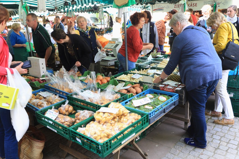 Wochenmarkt, Saturday farmers market, Neuenheimer Markt, Markplatz, Neuenheim, Heidelberg, Germany, fotoeins.com