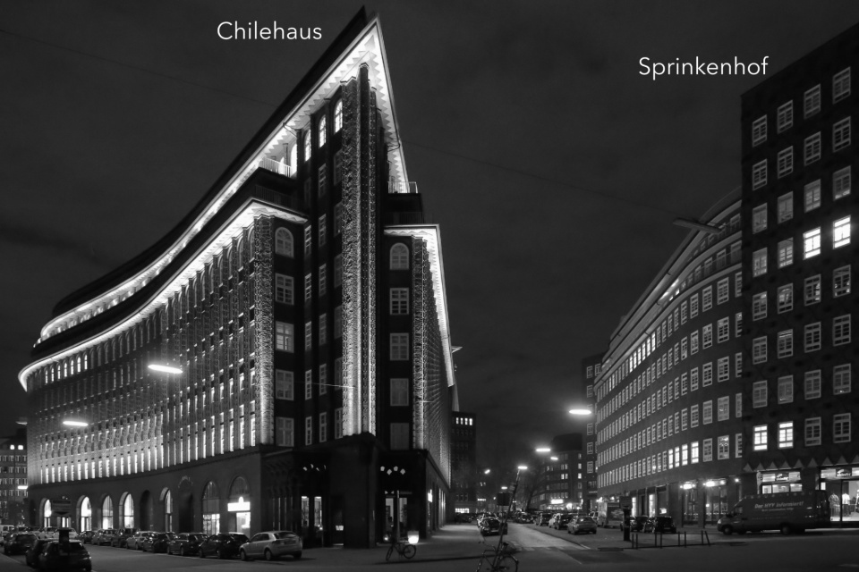 Kontorhausviertel at night, Chilehaus, Sprinkenhof, UNESCO, World Heritage, Weltkulturerbe, Hamburg, Germany, fotoeins.com, black and white, monochrome