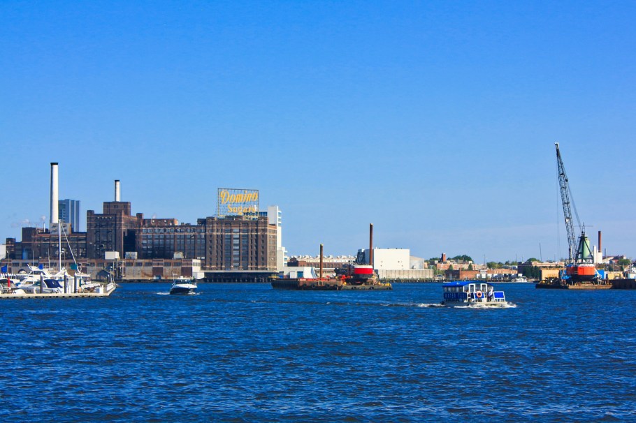 Patapsco River, Inner Harbor, Seven Foot Knoll Lighthouse, Domino Sugar, Baltimore, Maryland, USA, fotoeins.com