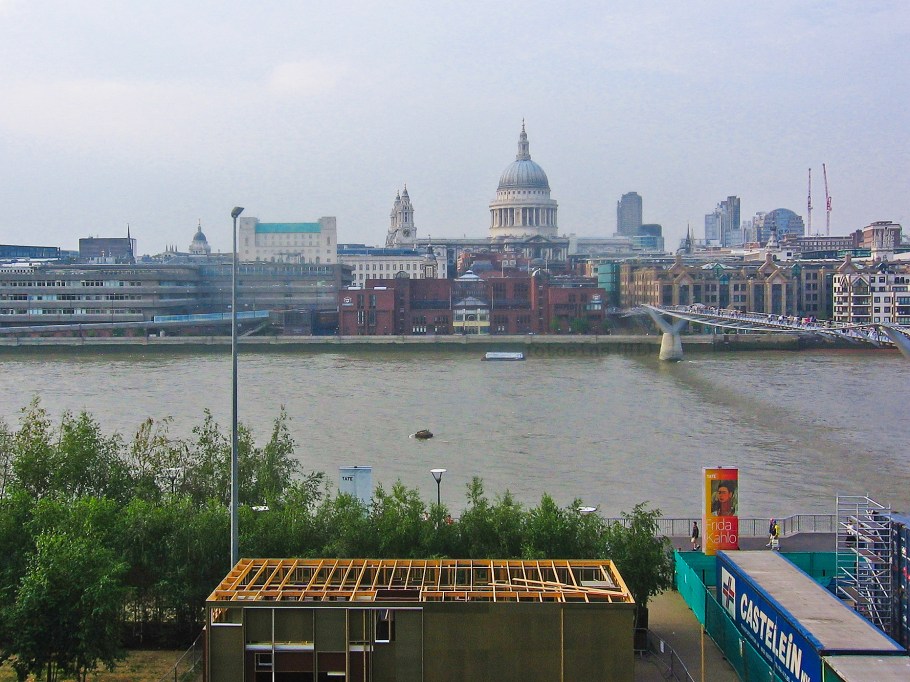 Thames, Tate Modern, St. Paul's Cathedral, Millennium Bridge, London, England, United Kingdom, fotoeins.com