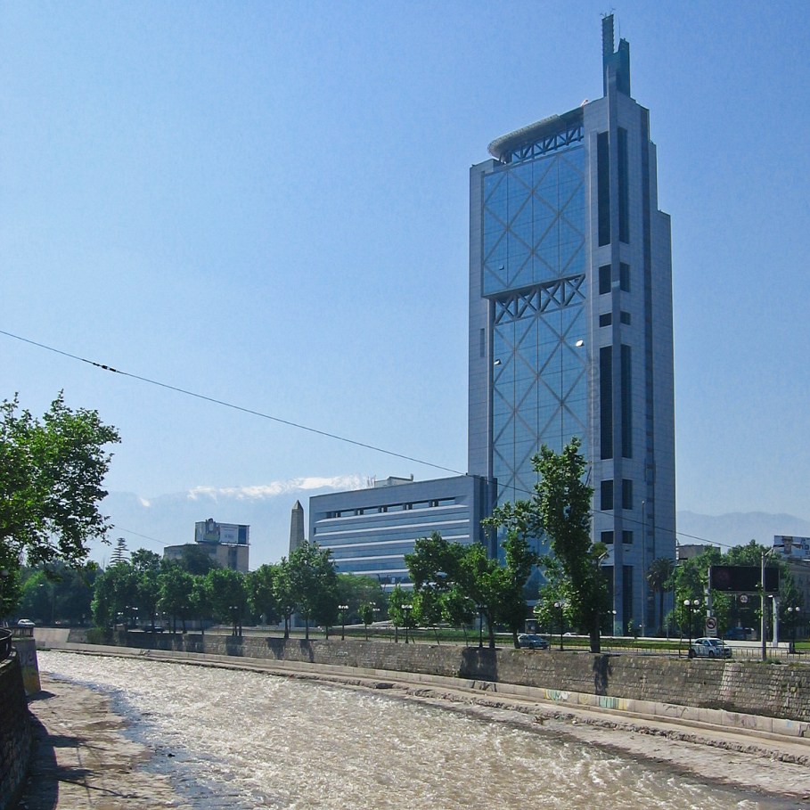 Mapocho river, Torre Telefónica Chile, Plaza Baquedano, Andes, Santiago, Chile, fotoeins.com