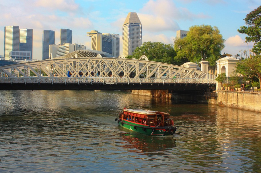 Singapore river, Cavenagh Bridge, Anderson Bridge, Singapore, fotoeins.com