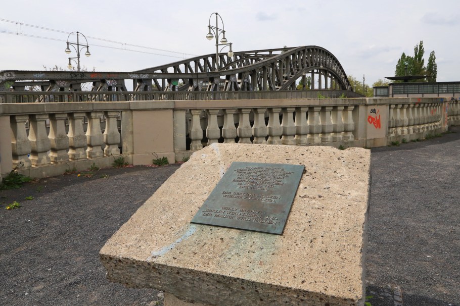 Platz des 9. November 1989, Boesebruecke, Bornholmer Strasse, S Bornholmer Strasse, S-Bahn Berlin, Berliner Mauer, Berlin Wall, Berlin, Hauptstadt, Germany, fotoeins.com