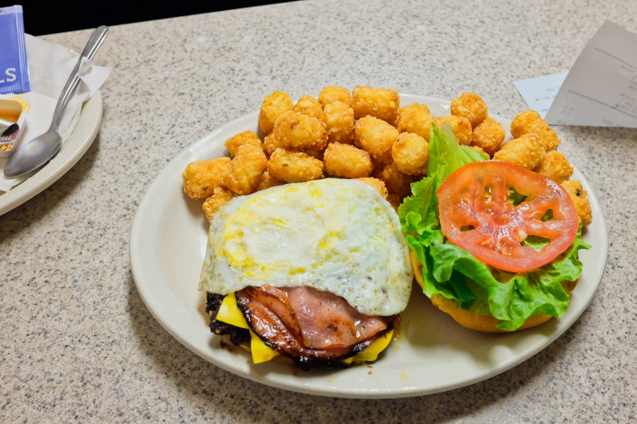 Breakfast burger, Beth's Cafe, Aurora Avenue, Phinney Ridge, Seattle, Washington, USA, fotoeins.com