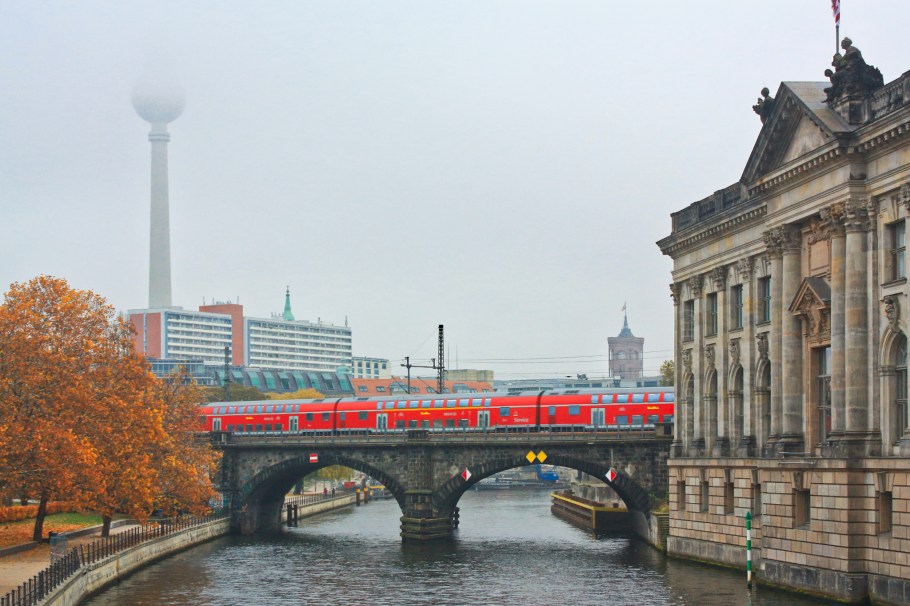 Monbijoubrücke, Museumsinsel, Fernsehturm, ThatTowerAgain, Berlin, Germany, fotoeins.com