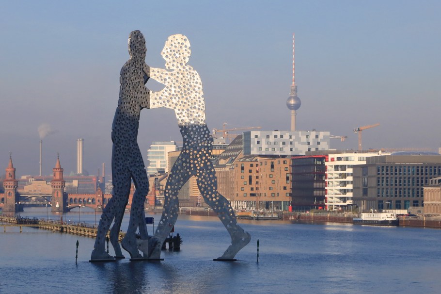 Elsenbrücke, Molecule Men, Jonathan Borofsky, Oberbaumbrücke, Spree, Fernsehturm, ThatTowerAgain, Berlin, Germany, fotoeins.com