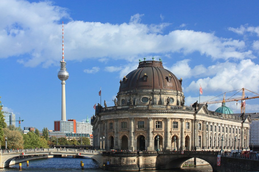 Ebertbrücke, Spree, Bode Museum, Museumsinsel, Fernsehturm, thattoweragain, Berlin, Germany, fotoeins.com