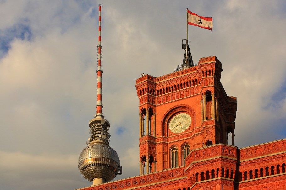 Rotes Rathaus, Nikolaiviertel, Fernsehturm, ThatTowerAgain, Berlin, Germany, fotoeins.com