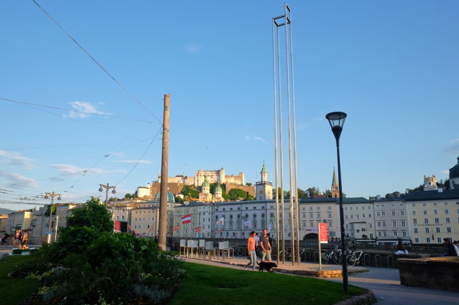 Marina Abramovic, Spirit of Mozart, Walk of Modern Art, street art, Staatsbrücke, Salzburg, Austria, Oesterreich, fotoeins.com